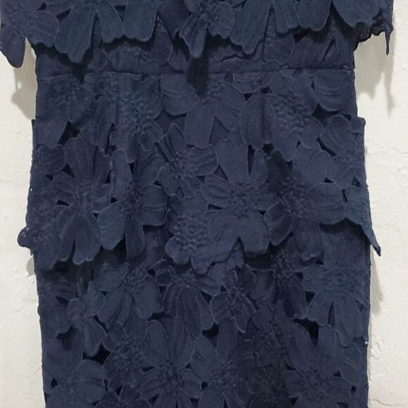 Black Halo Dress   - Picture 7 of 15